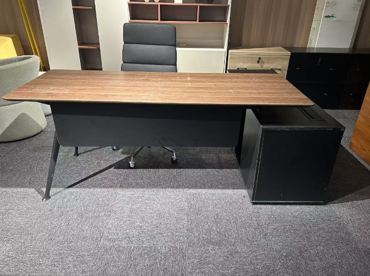 棕色國産品牌二手板式老板桌