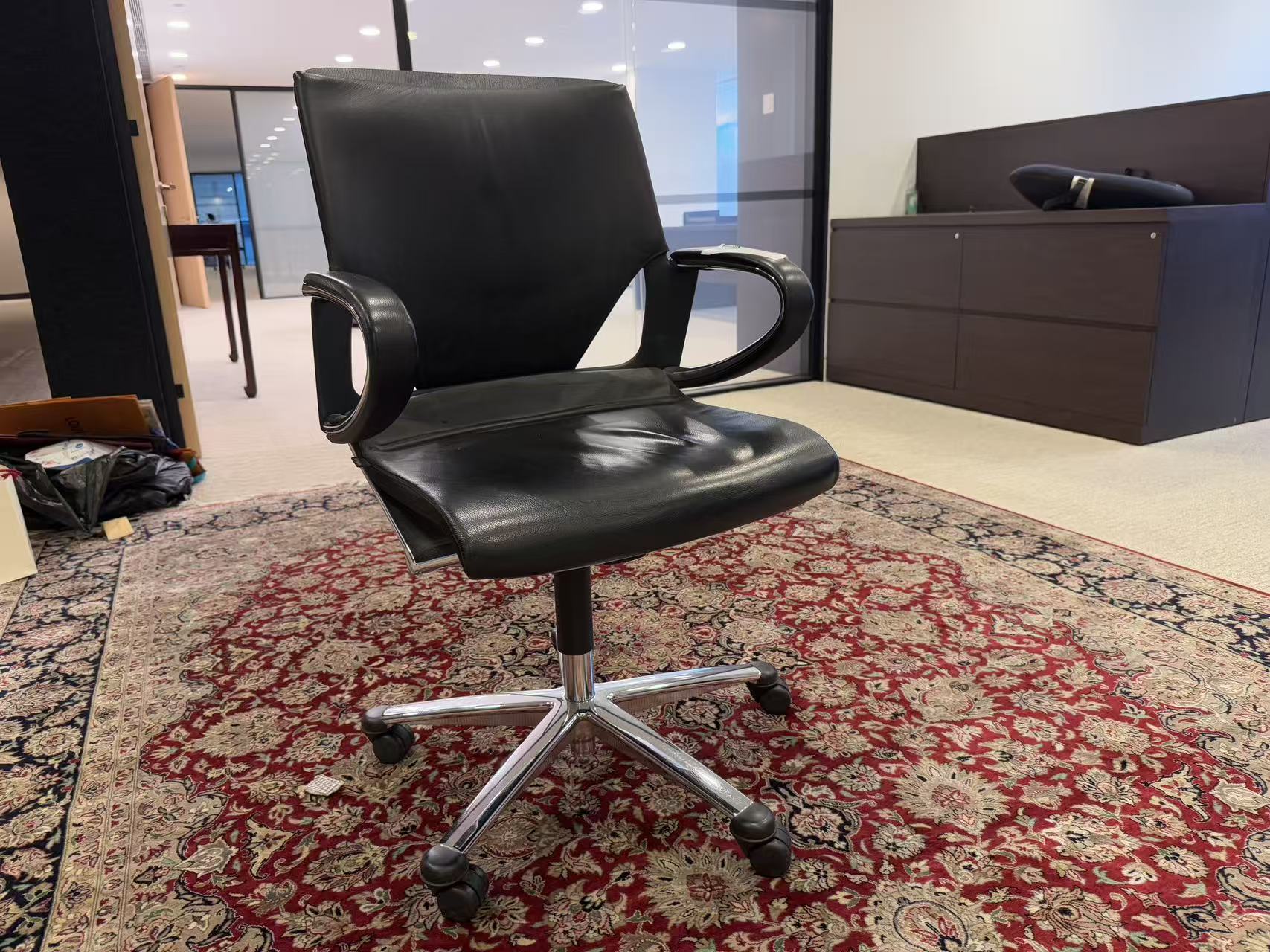 德國品牌Wilkhahn二手黑色真皮辦公椅轉椅