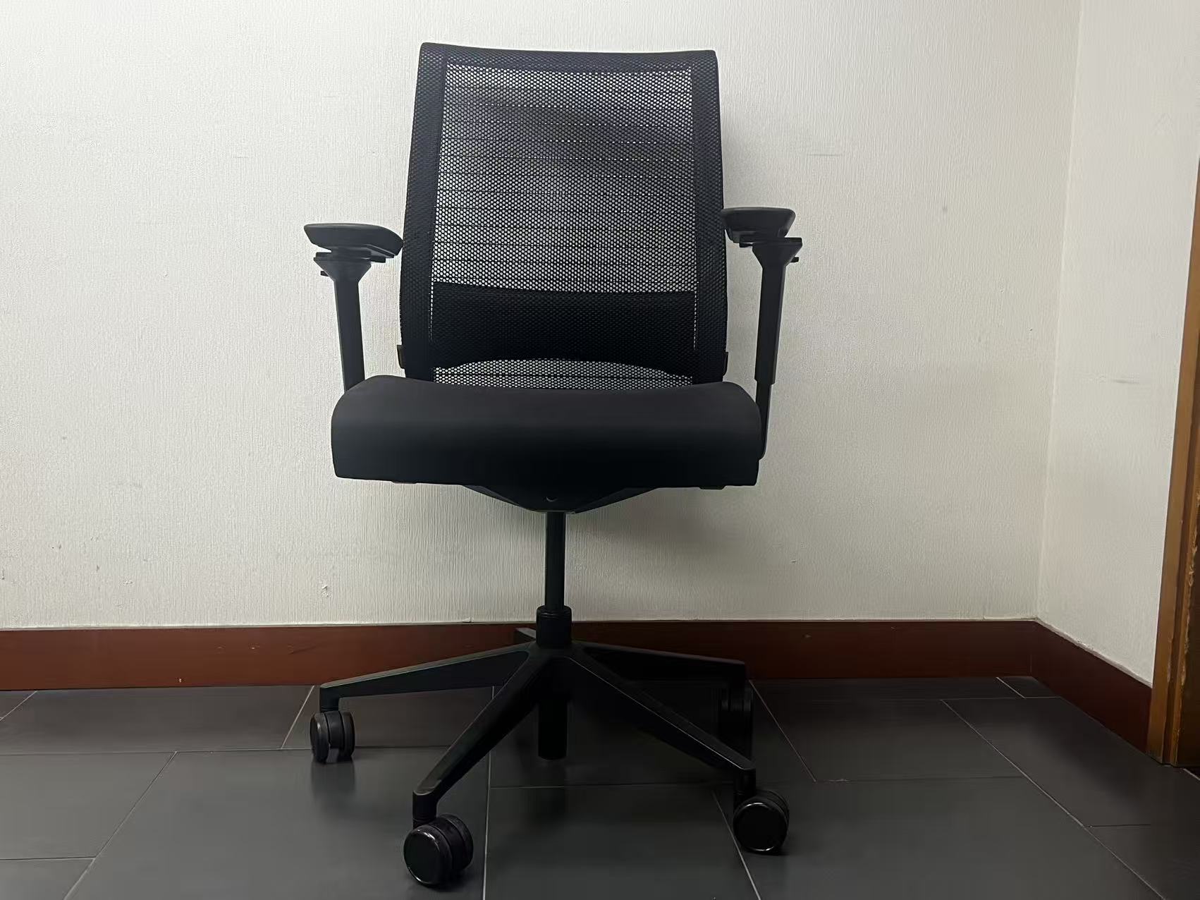 （117924）國産品牌全新網佈轉椅辦公椅黑