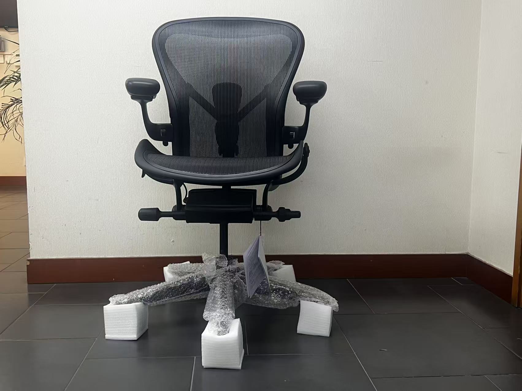 （114790）Hermanmiller/赫曼米勒全新Aeron2網佈轉椅辦公椅人體工學椅黑